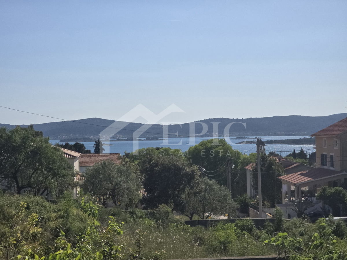TERRENO EDIFICABILE CON VISTA MARE