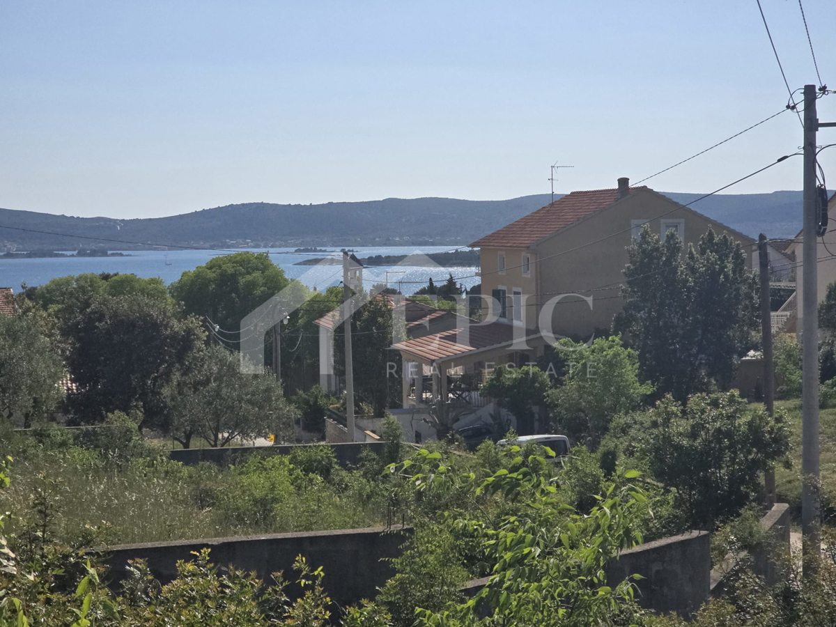 TERRENO EDIFICABILE CON VISTA MARE