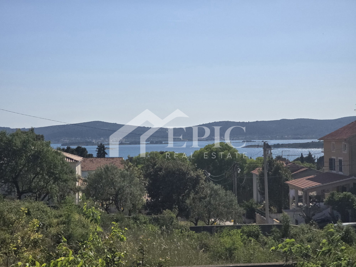 TERRENO EDIFICABILE CON VISTA MARE
