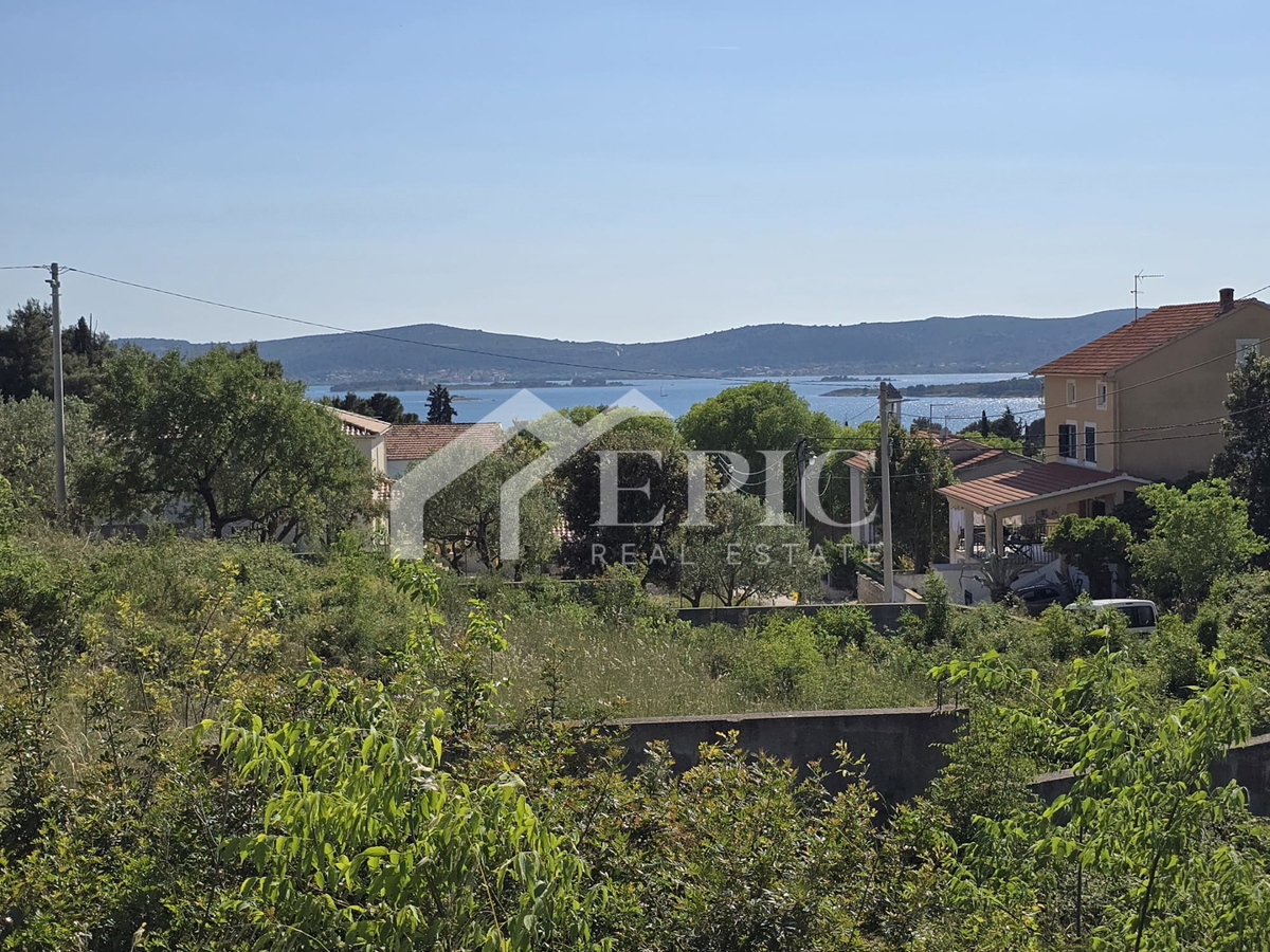 TERRENO EDIFICABILE CON VISTA MARE