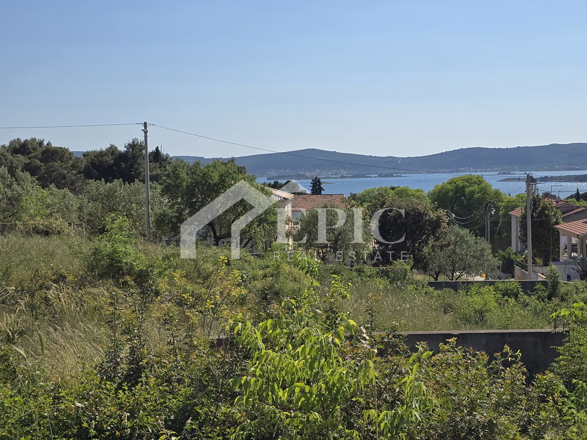 TERRENO EDIFICABILE CON VISTA MARE