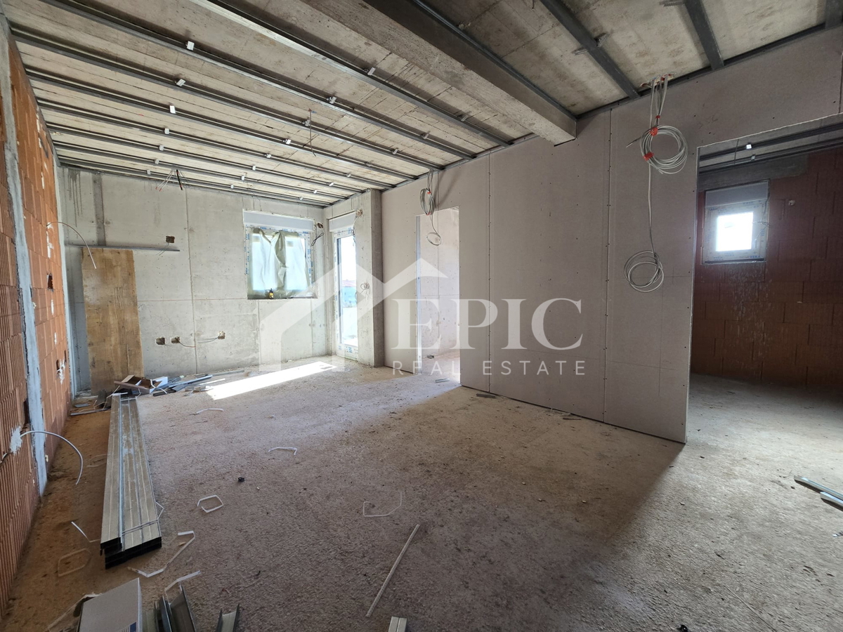 PLOVANIJA, APPARTAMENTO TRILOCALE AL 2° PIANO