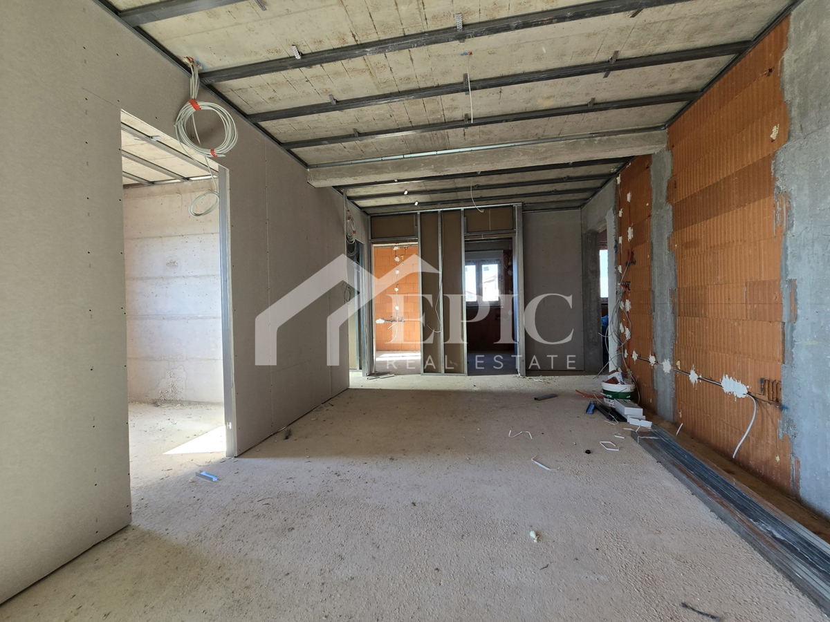 PLOVANIJA, APPARTAMENTO TRILOCALE AL 2° PIANO