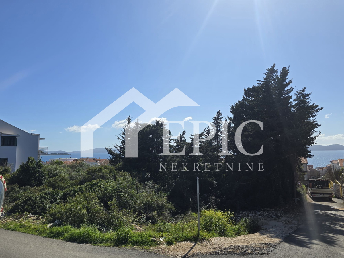 DIKLO, ZADAR - ATTRATTIVA TERRENO