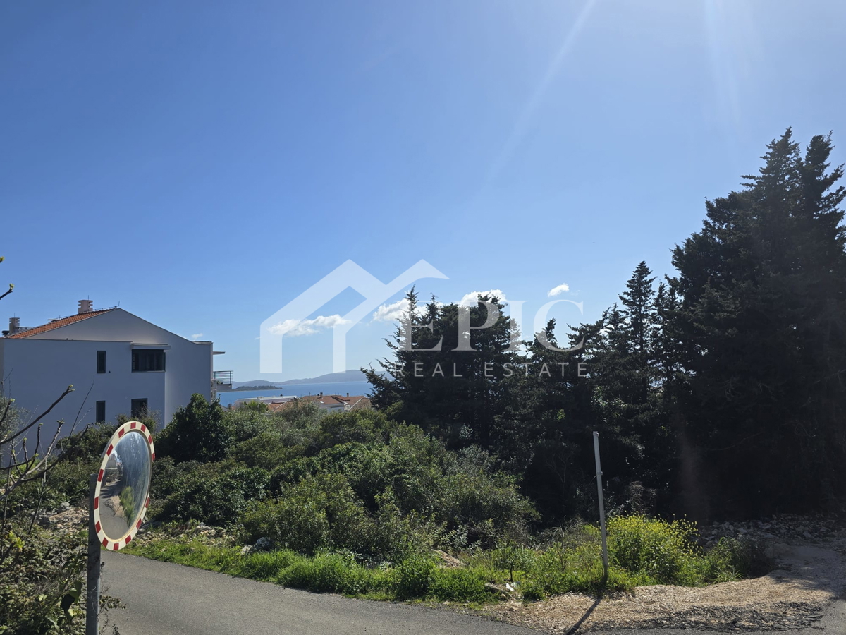 DIKLO, ZADAR - ATTRATTIVA TERRENO