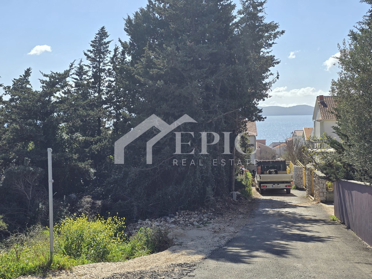 DIKLO, ZADAR - ATTRATTIVA TERRENO