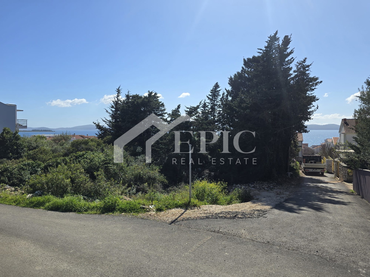 DIKLO, ZADAR - ATTRATTIVA TERRENO