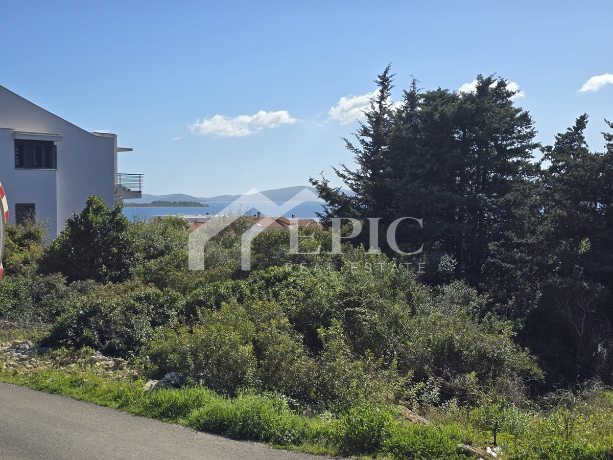 DIKLO, ZADAR - ATTRATTIVA TERRENO