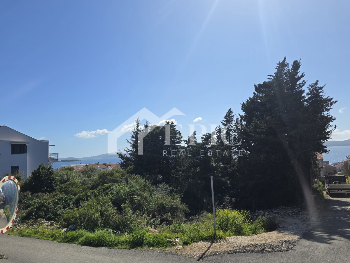 DIKLO, ZADAR - ATTRATTIVA TERRENO