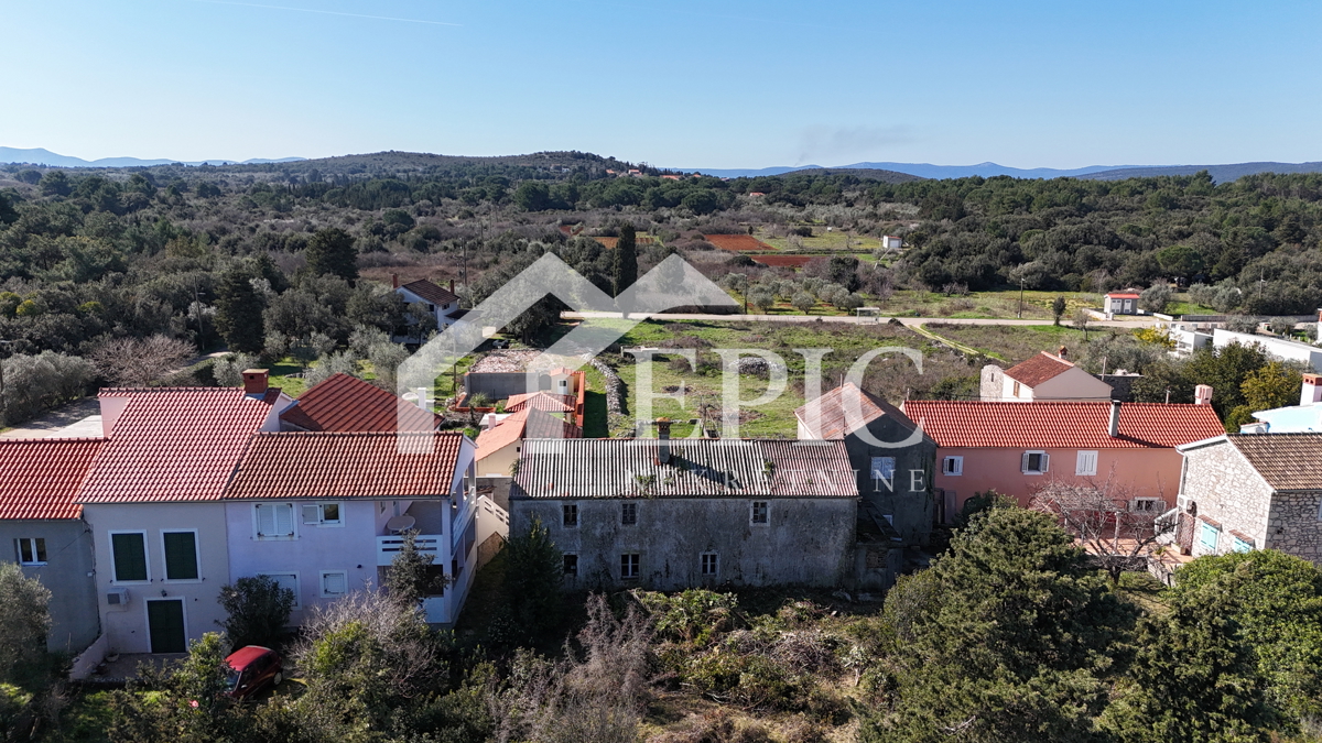 UGLJAN - SECOLARE CASA DA RISTRUTTURARE