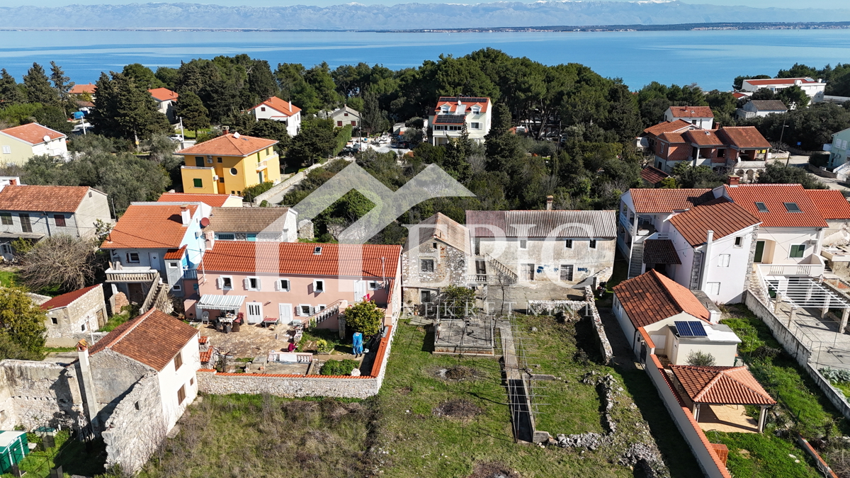 UGLJAN - SECOLARE CASA DA RISTRUTTURARE
