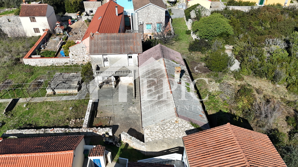 UGLJAN - SECOLARE CASA DA RISTRUTTURARE