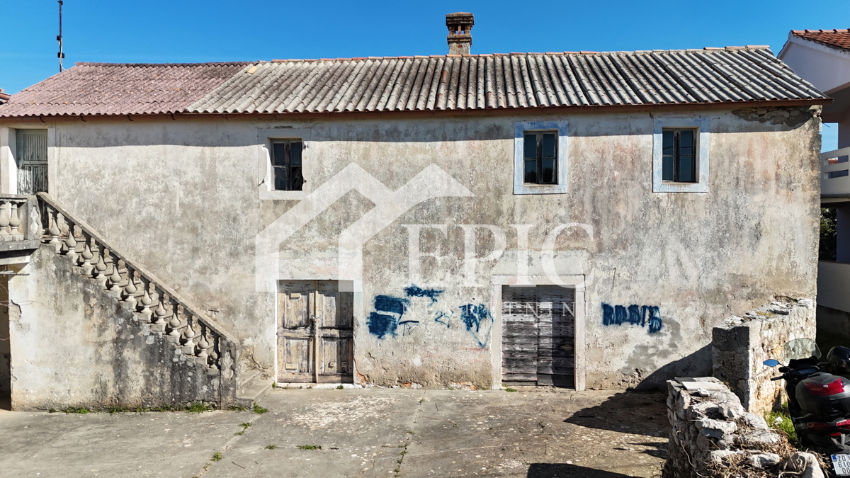 UGLJAN - SECOLARE CASA DA RISTRUTTURARE