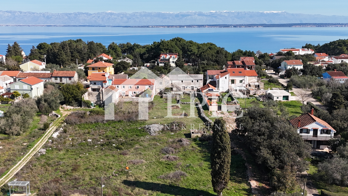 UGLJAN - SECOLARE CASA DA RISTRUTTURARE