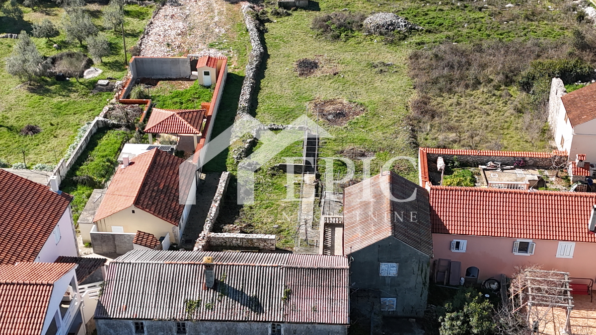 UGLJAN - SECOLARE CASA DA RISTRUTTURARE