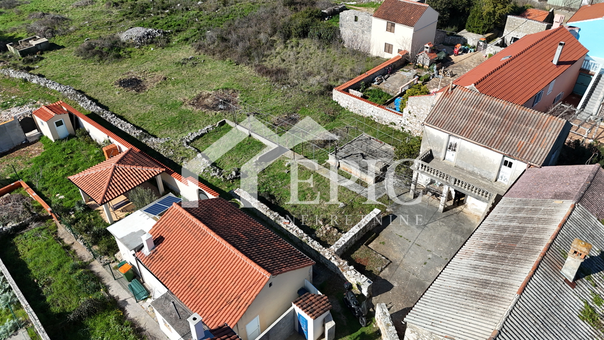UGLJAN - SECOLARE CASA DA RISTRUTTURARE