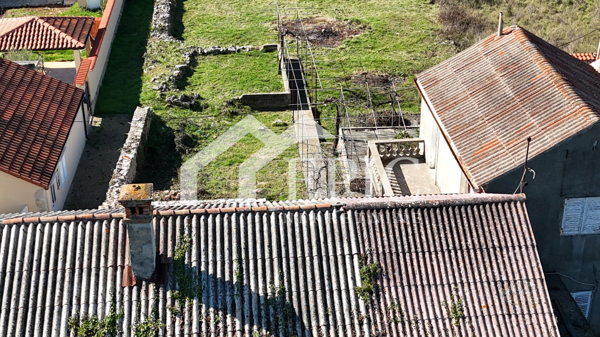 UGLJAN - SECOLARE CASA DA RISTRUTTURARE