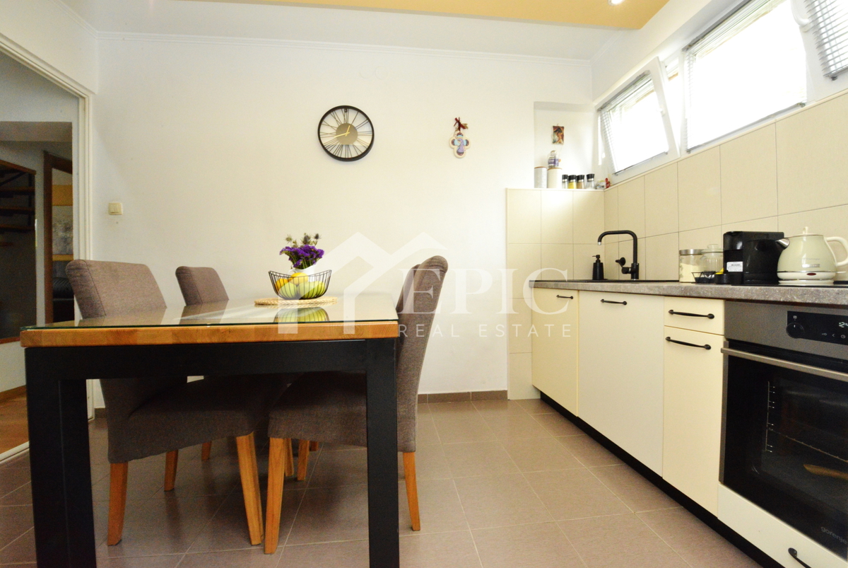 AMPIO APPARTAMENTO SU DUE PIANI A KOLOVARI