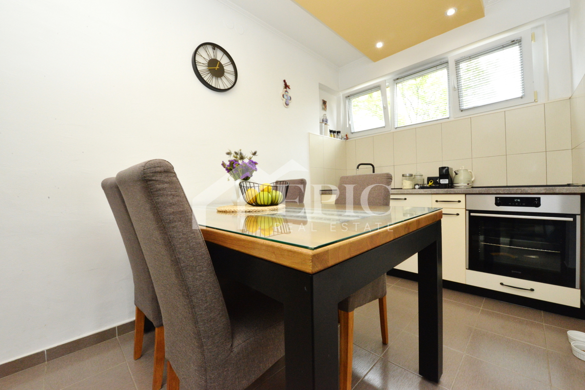 AMPIO APPARTAMENTO SU DUE PIANI A KOLOVARI