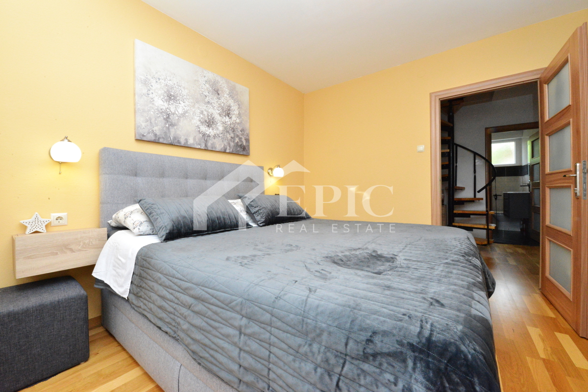 AMPIO APPARTAMENTO SU DUE PIANI A KOLOVARI