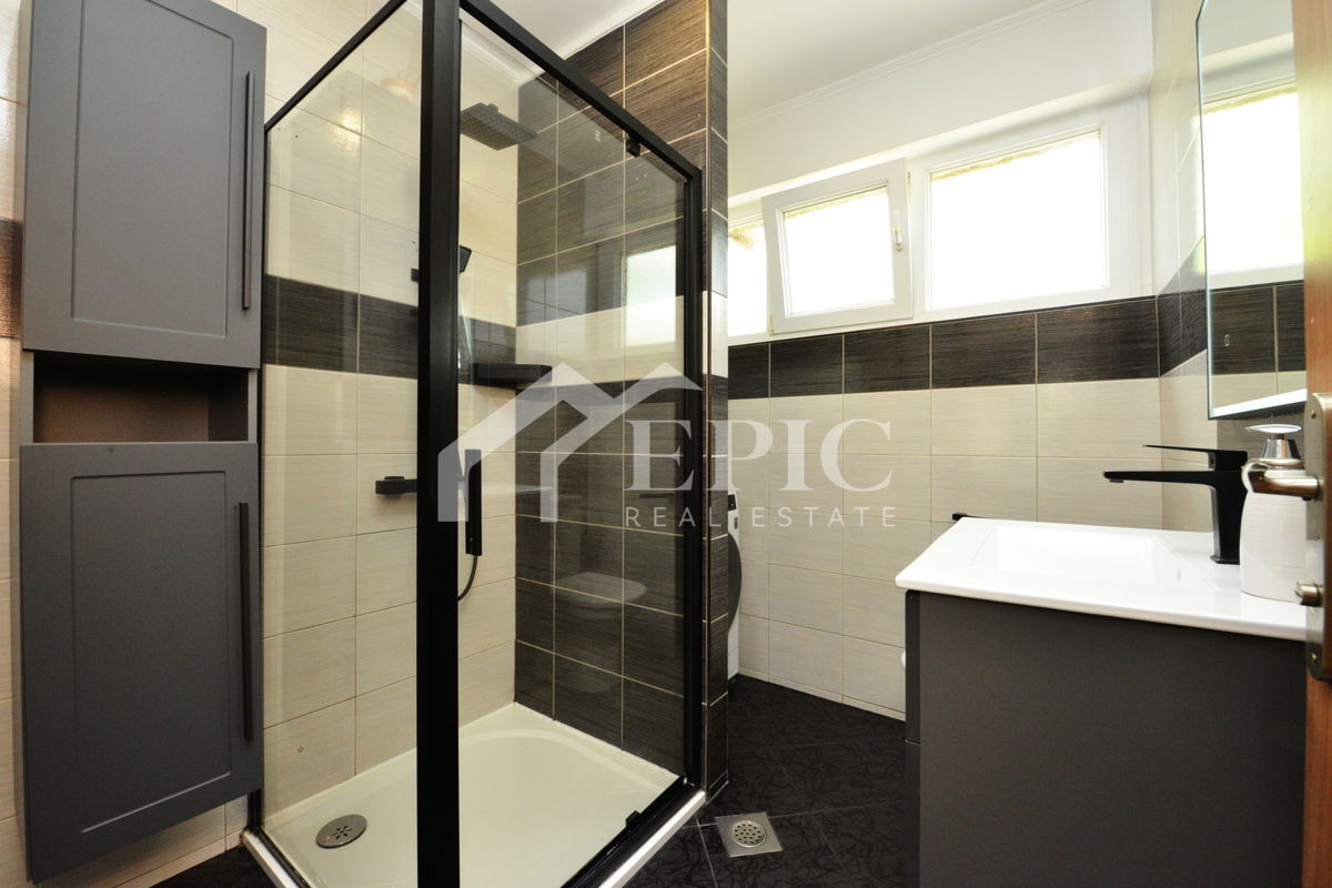 AMPIO APPARTAMENTO SU DUE PIANI A KOLOVARI