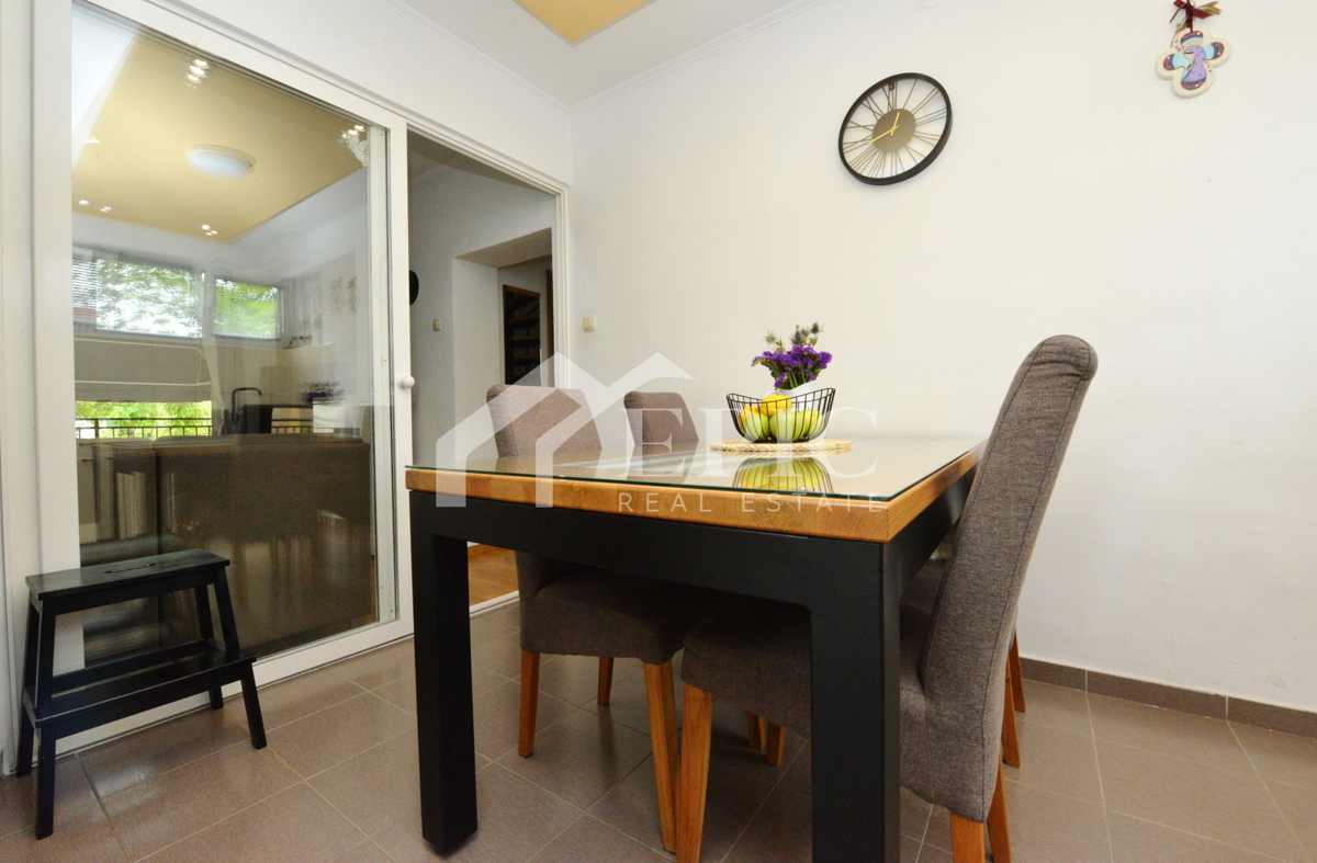 AMPIO APPARTAMENTO SU DUE PIANI A KOLOVARI