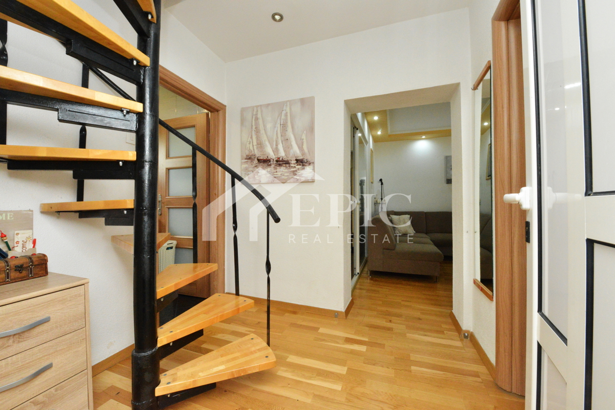 AMPIO APPARTAMENTO SU DUE PIANI A KOLOVARI