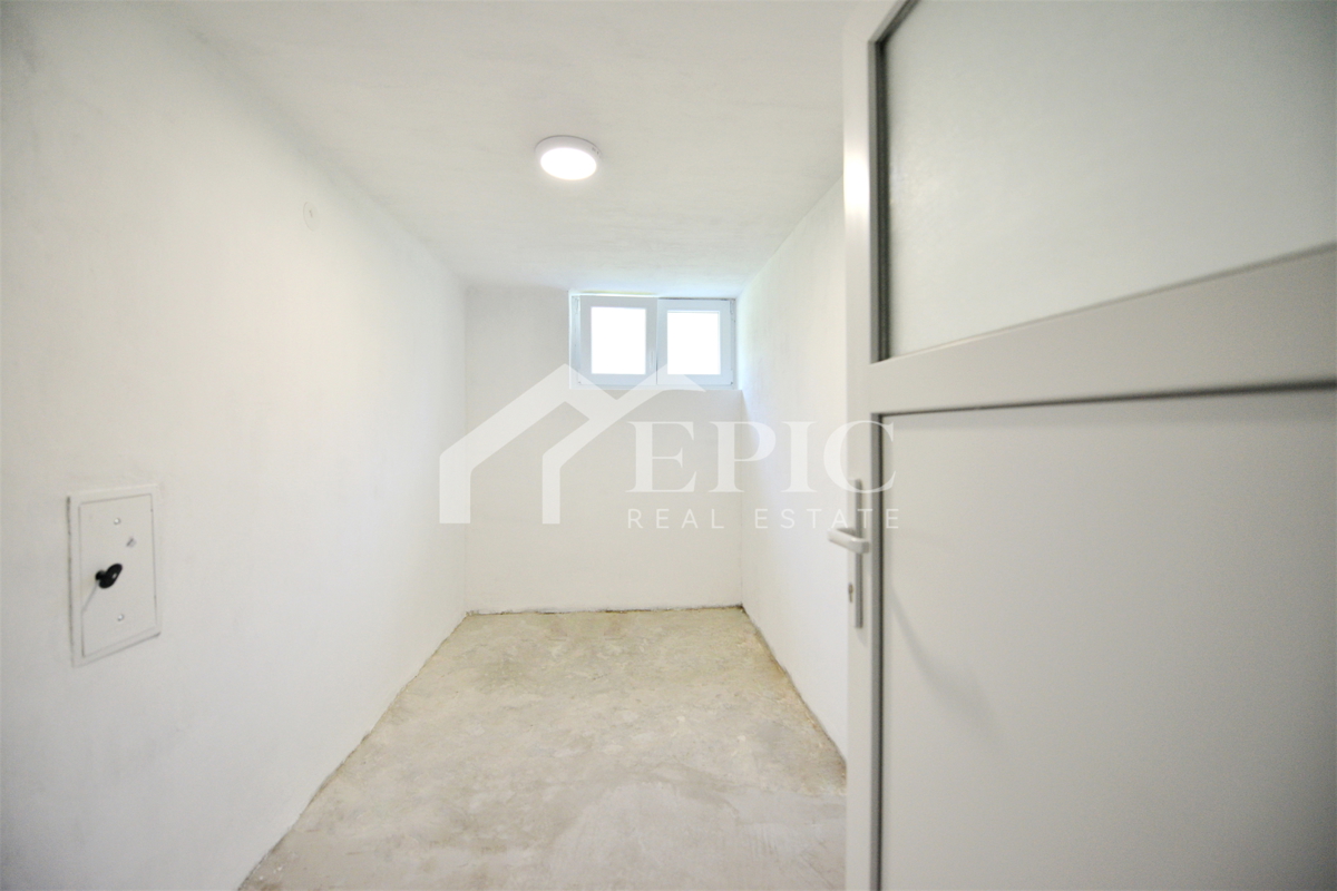 AMPIO APPARTAMENTO SU DUE PIANI A KOLOVARI