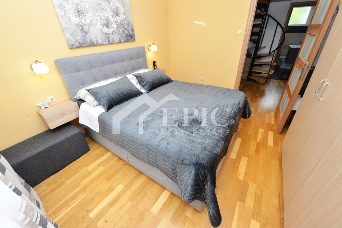 AMPIO APPARTAMENTO SU DUE PIANI A KOLOVARI