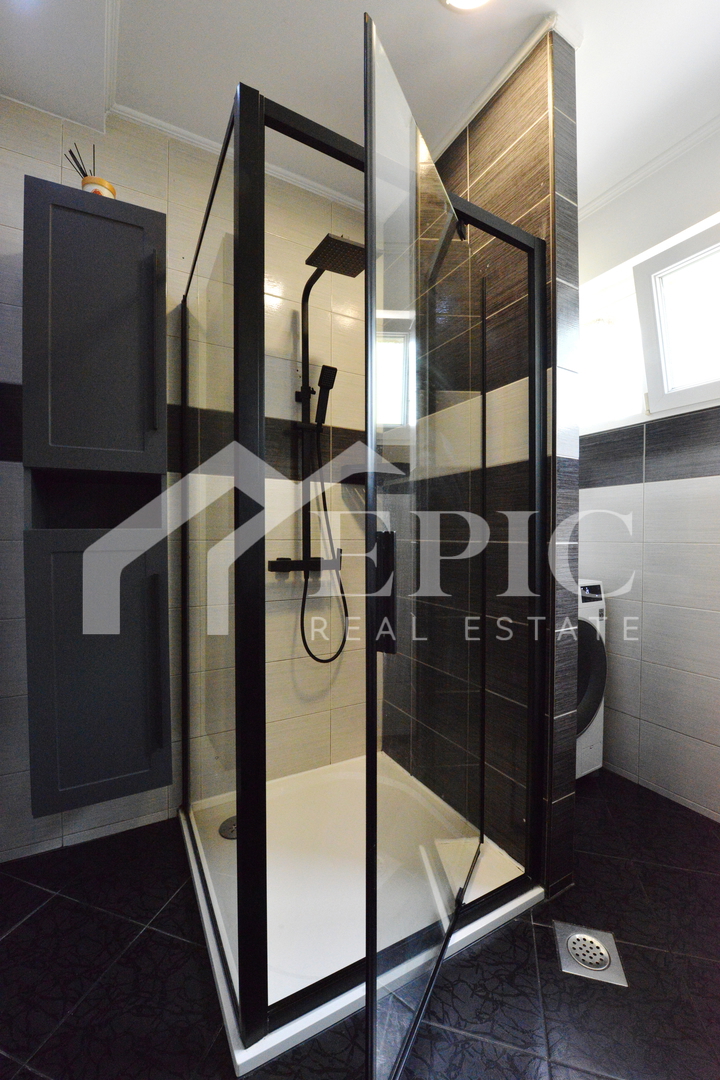 AMPIO APPARTAMENTO SU DUE PIANI A KOLOVARI