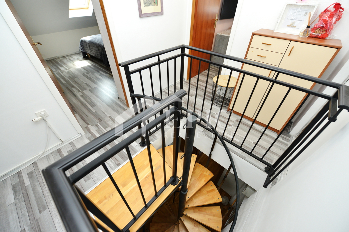 AMPIO APPARTAMENTO SU DUE PIANI A KOLOVARI