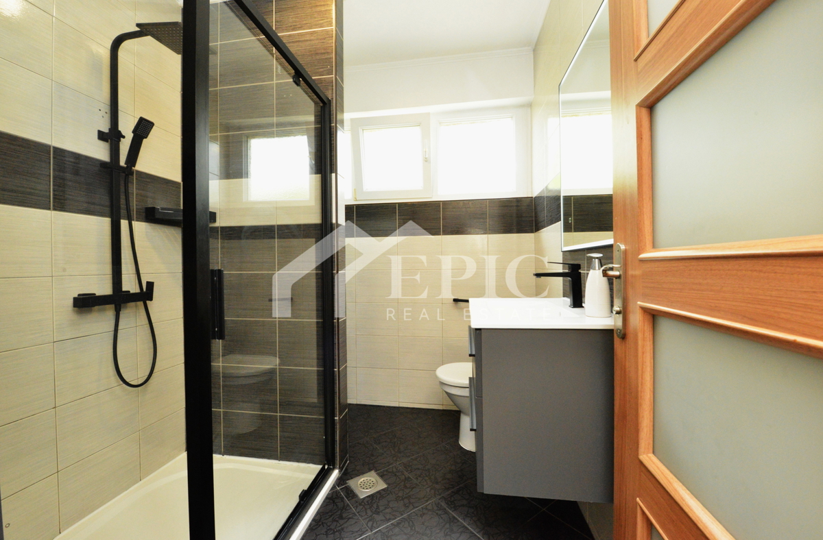 AMPIO APPARTAMENTO SU DUE PIANI A KOLOVARI