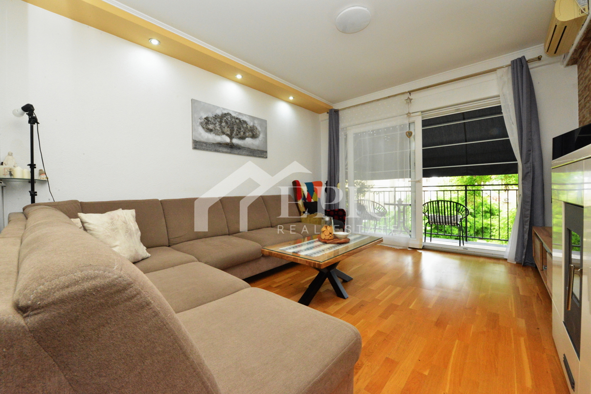 AMPIO APPARTAMENTO SU DUE PIANI A KOLOVARI