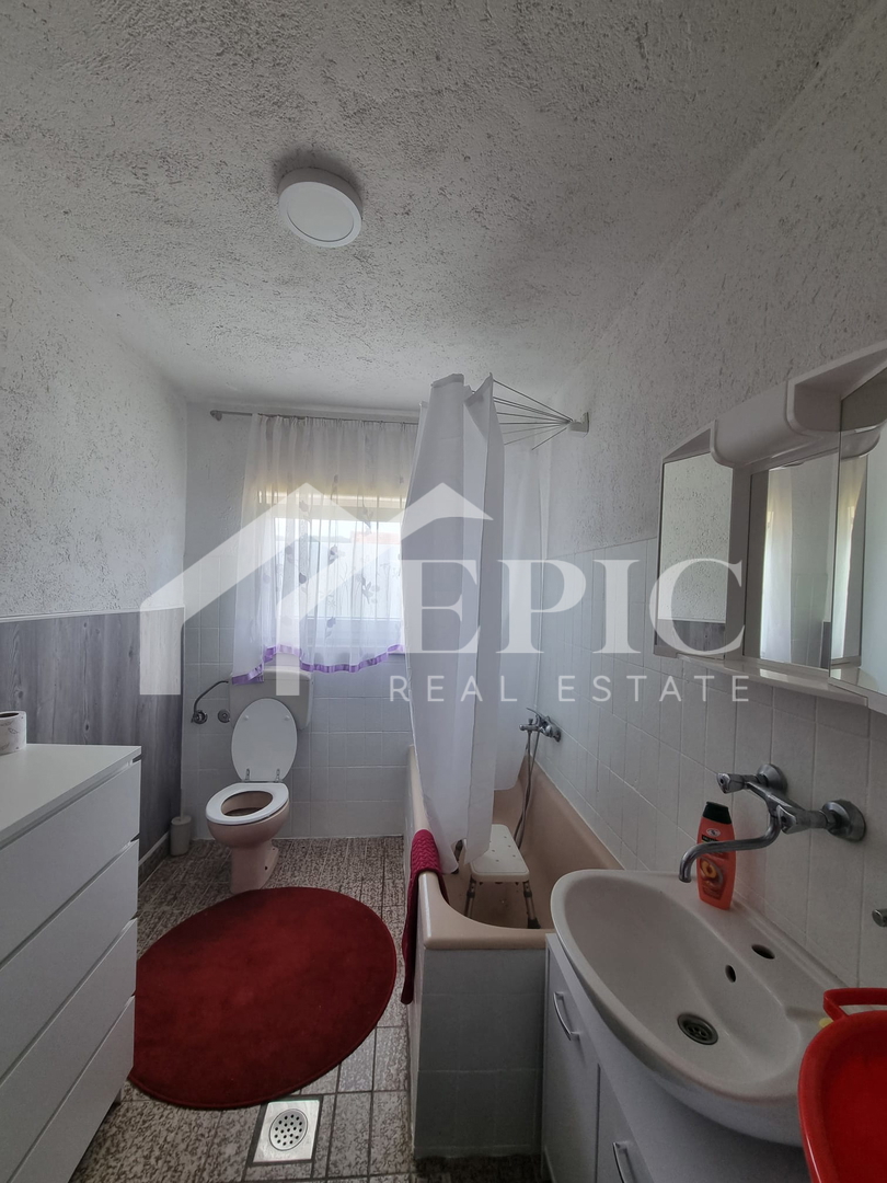 VILLA INDIPENDENTE A GRAČAC