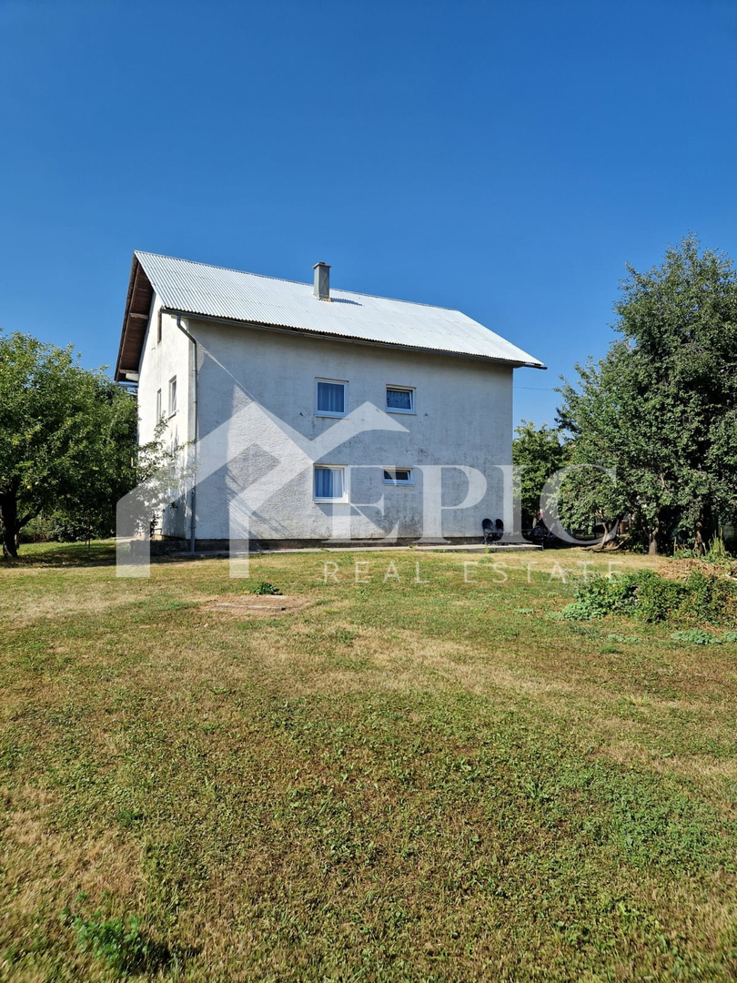 VILLA INDIPENDENTE A GRAČAC