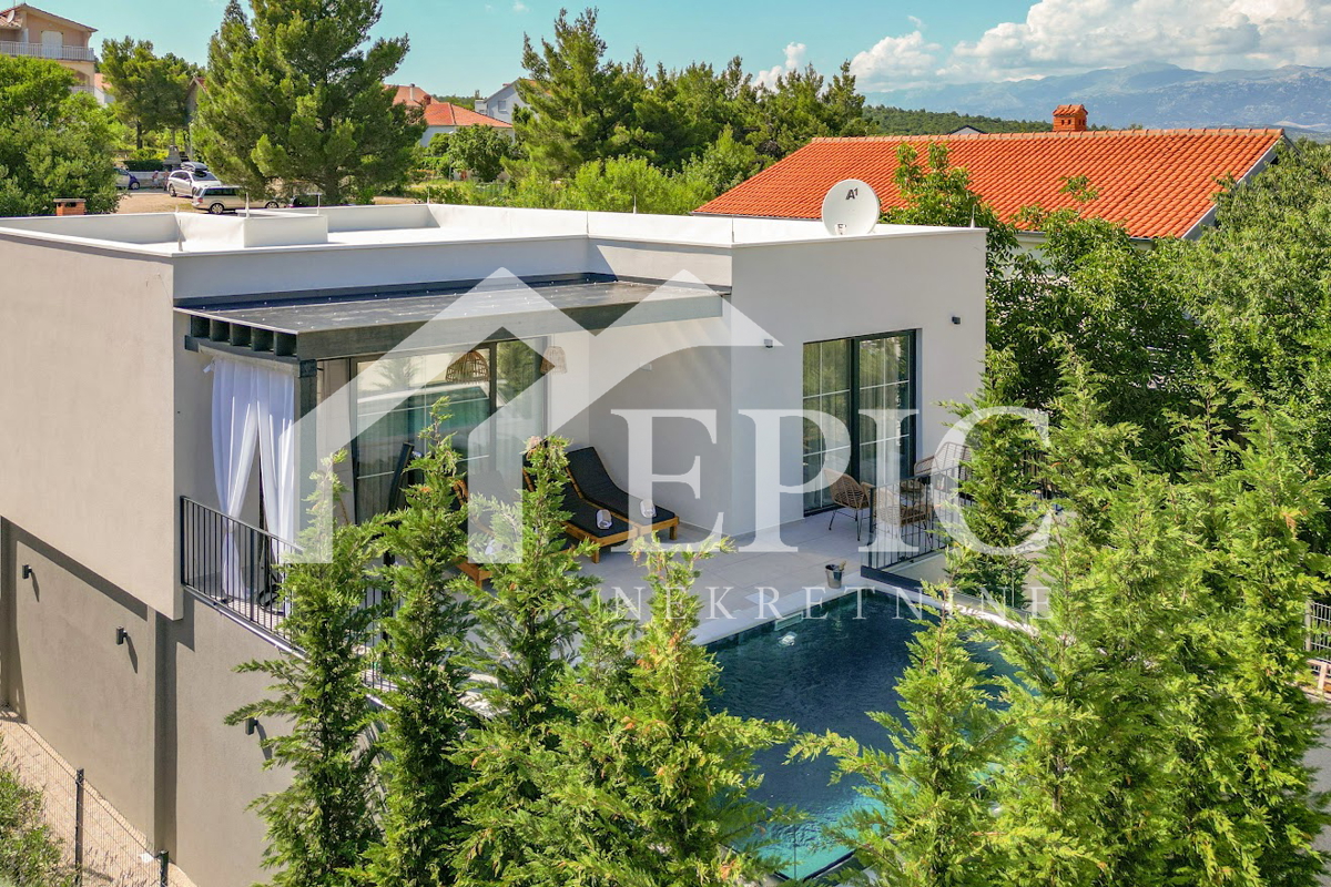 VILLA - DINTORNI DI ZARA