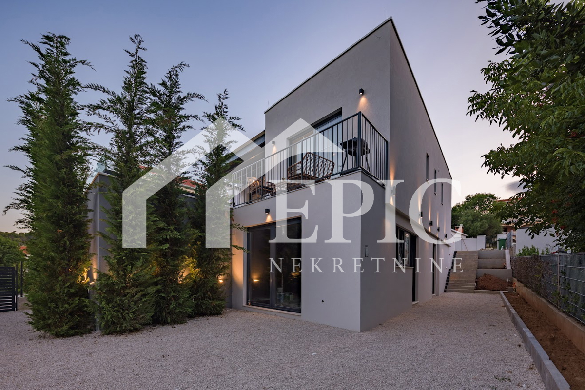 VILLA - DINTORNI DI ZARA