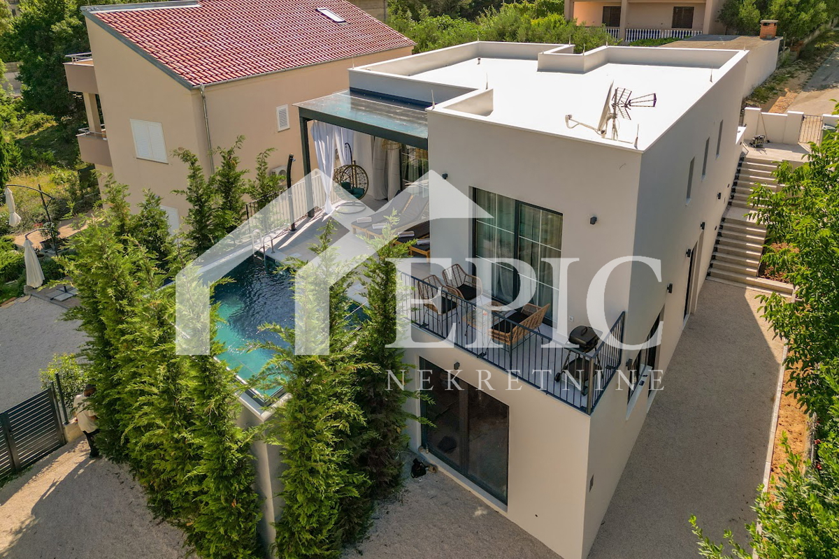 VILLA - DINTORNI DI ZARA