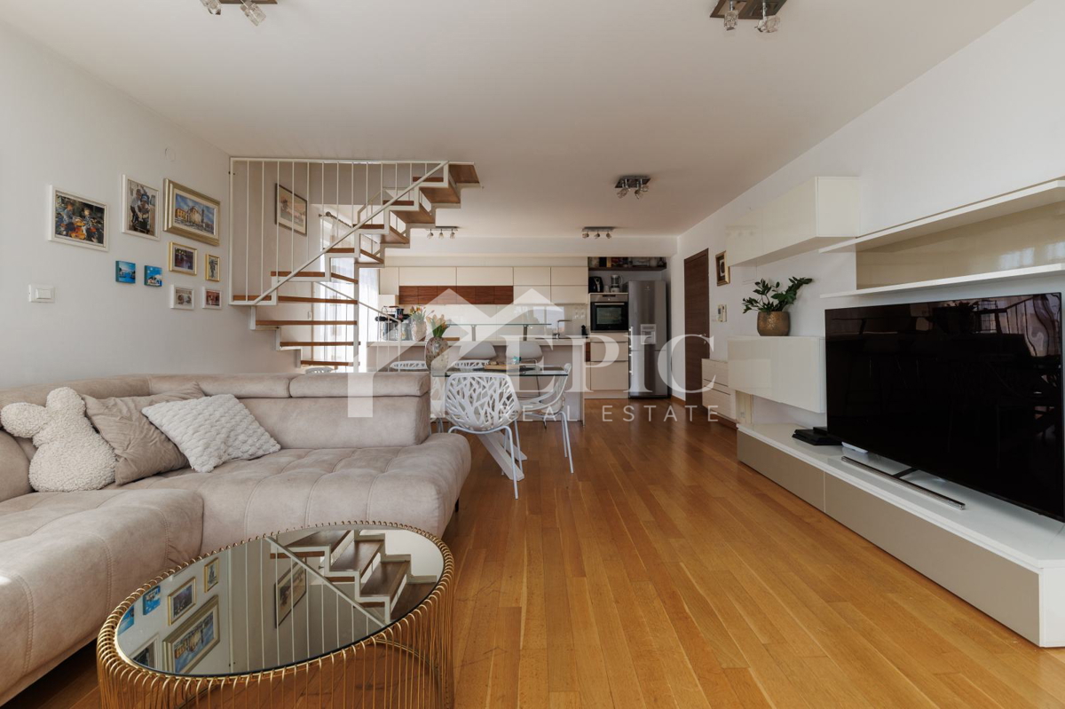 AMPIO APPARTAMENTO SU DUE LIVELLI