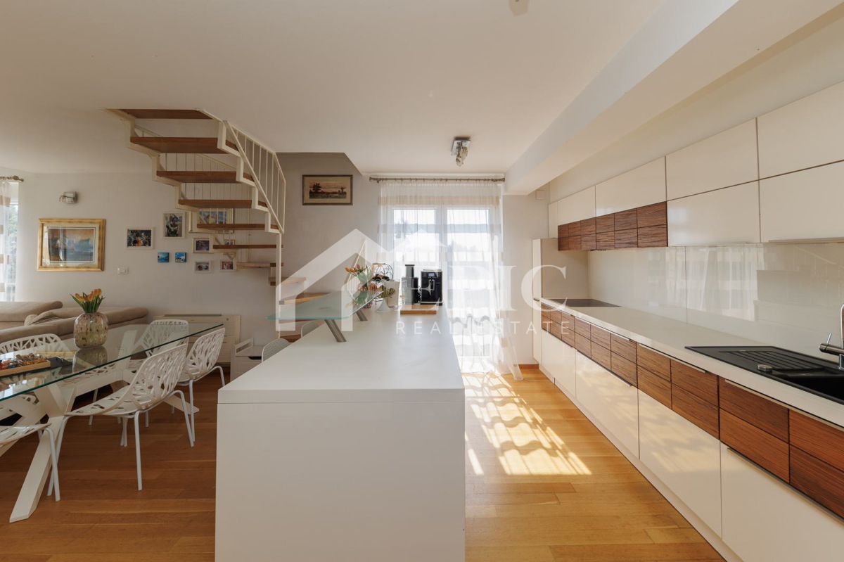 AMPIO APPARTAMENTO SU DUE LIVELLI