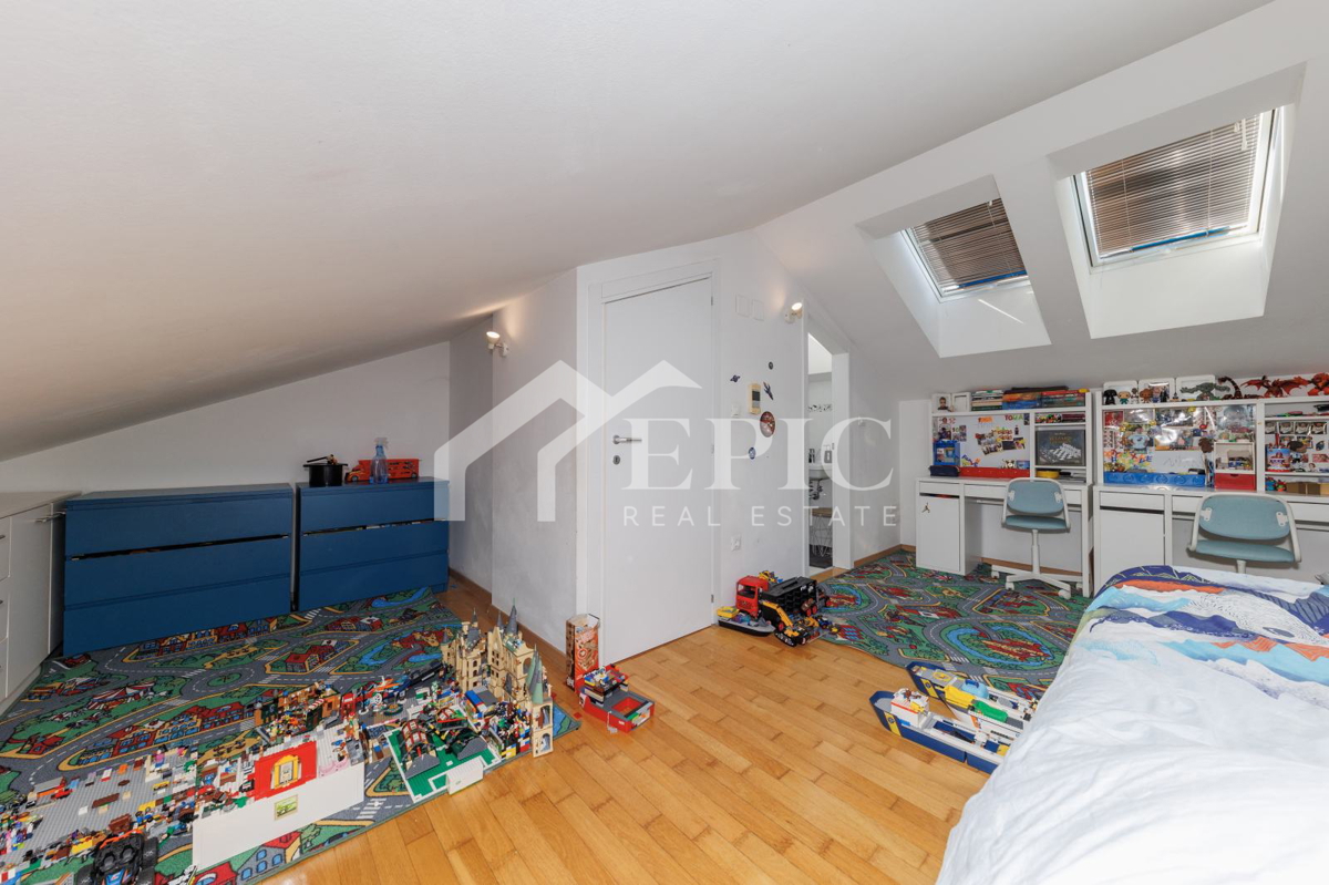 AMPIO APPARTAMENTO SU DUE LIVELLI