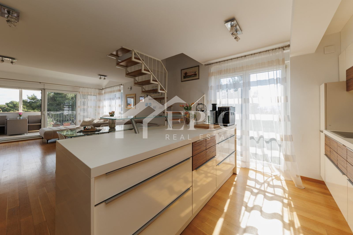 AMPIO APPARTAMENTO SU DUE LIVELLI