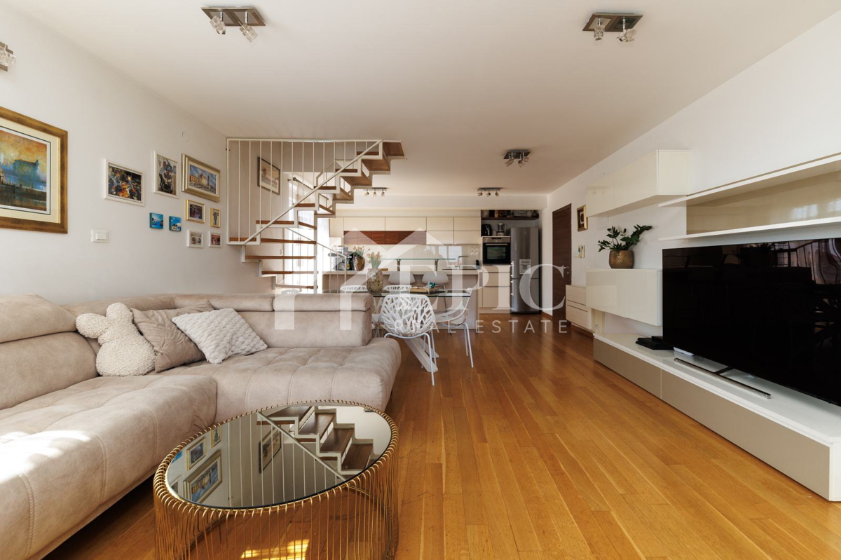 AMPIO APPARTAMENTO SU DUE LIVELLI