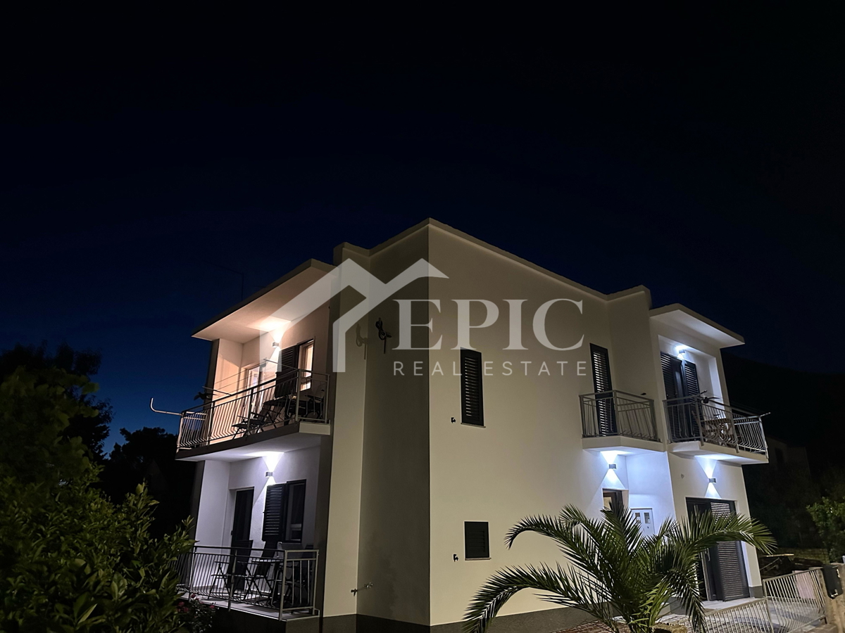 VILLA INDIPENDENTE CON 4 UNITÀ ABITATIVE