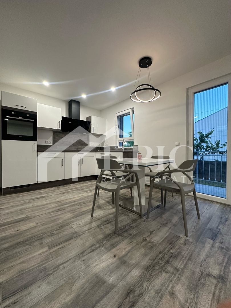 VILLA INDIPENDENTE CON 4 UNITÀ ABITATIVE