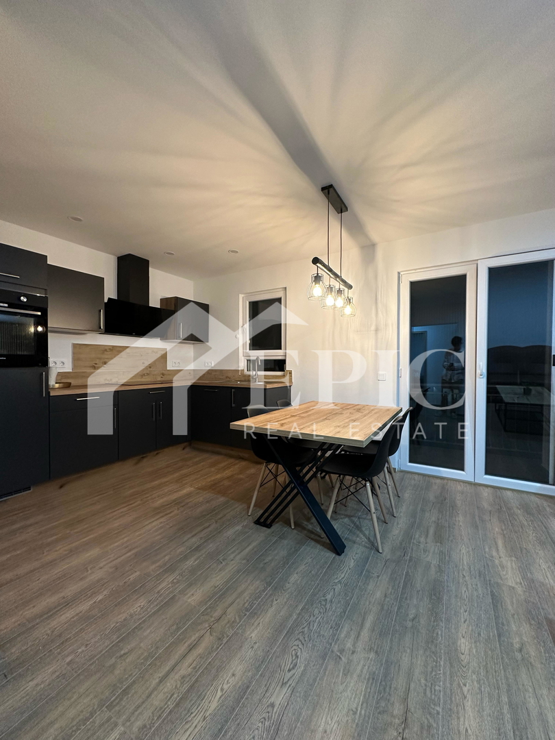 VILLA INDIPENDENTE CON 4 UNITÀ ABITATIVE