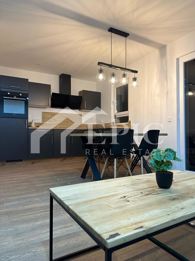 VILLA INDIPENDENTE CON 4 UNITÀ ABITATIVE