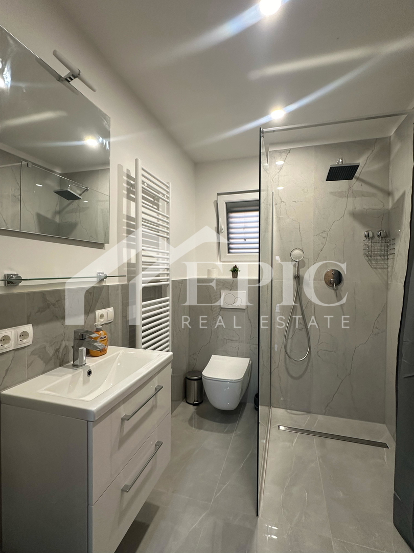 VILLA INDIPENDENTE CON 4 UNITÀ ABITATIVE