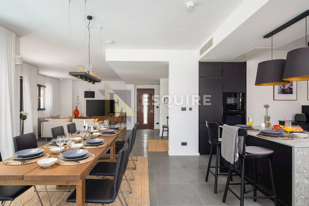 Casa Okrug Gornji, Okrug, 280m2