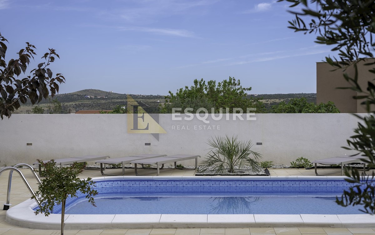 Casa Posedarje, 280m2